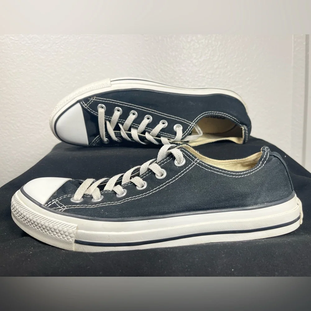 Converse Low Tops Shoes - Black & White - Women’s Size 10 & Men’s Size 8 - Picture 1 of 10